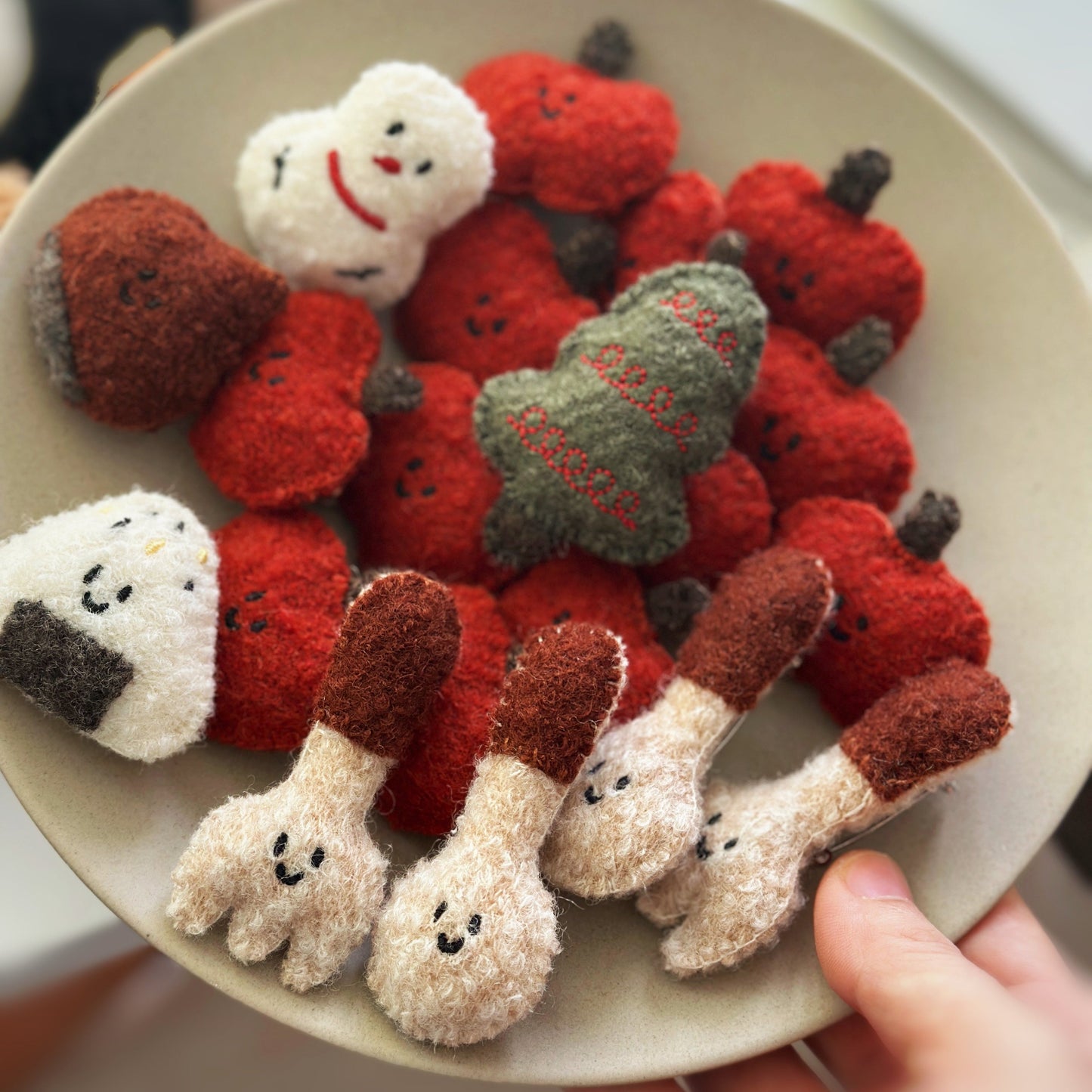 Daily White | Snowman Woollen Brooch